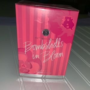 Victoria secret bombshell in bloom